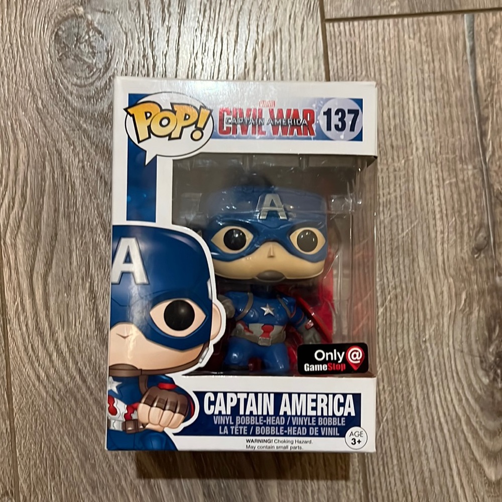 Funko Pop Civil War Captain America #137 Game Stop Exclusive